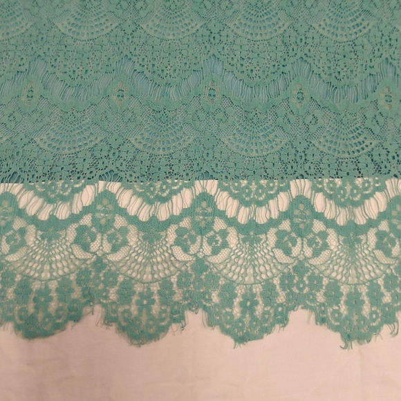 Eyelash lace shift dress - Picture 3 of 4